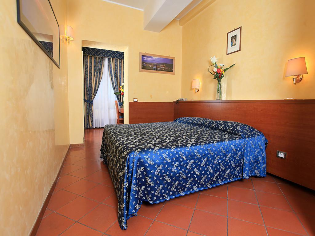 Casa Di Santa Francesca Romana A Ponte Rotto Phòng bức ảnh