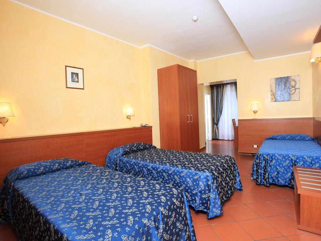 Casa Di Santa Francesca Romana A Ponte Rotto Phòng bức ảnh