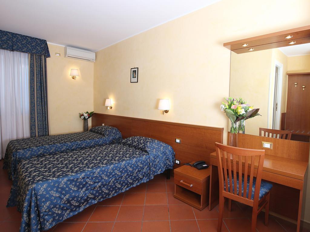 Casa Di Santa Francesca Romana A Ponte Rotto Phòng bức ảnh