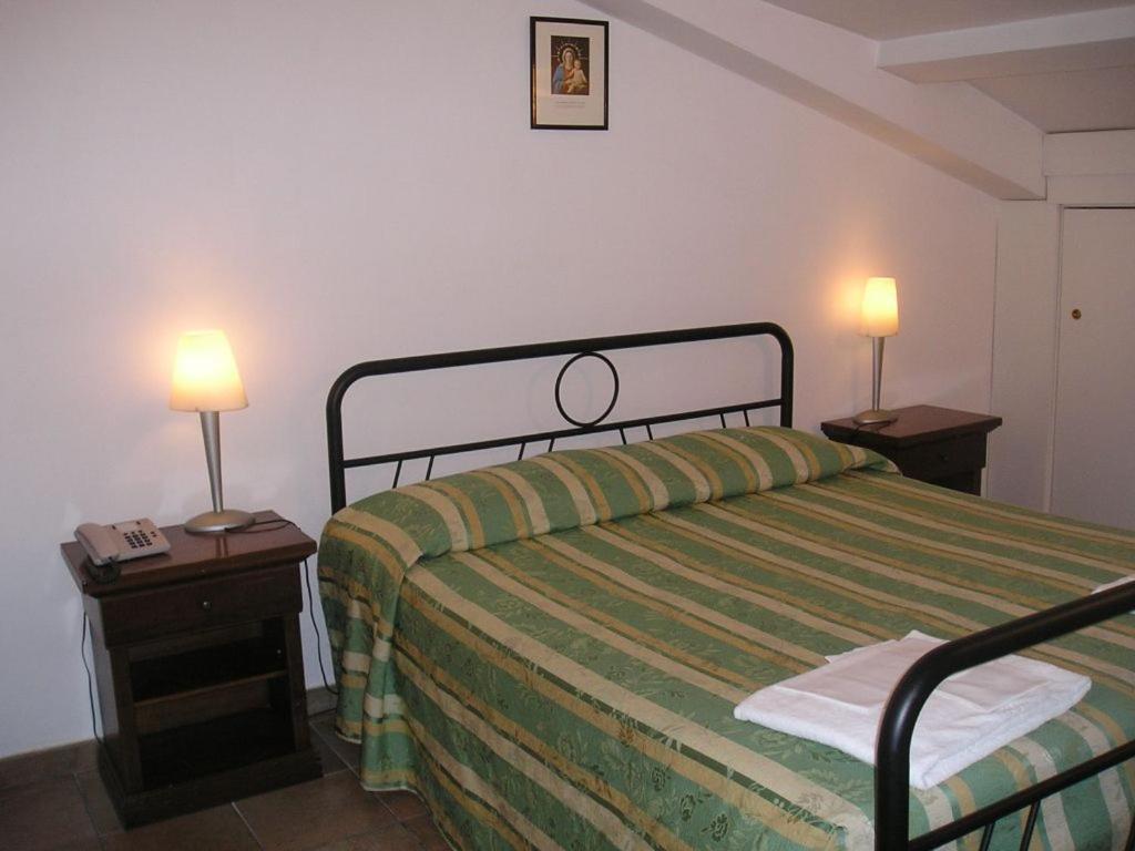 Casa Di Santa Francesca Romana A Ponte Rotto Ngoại thất bức ảnh